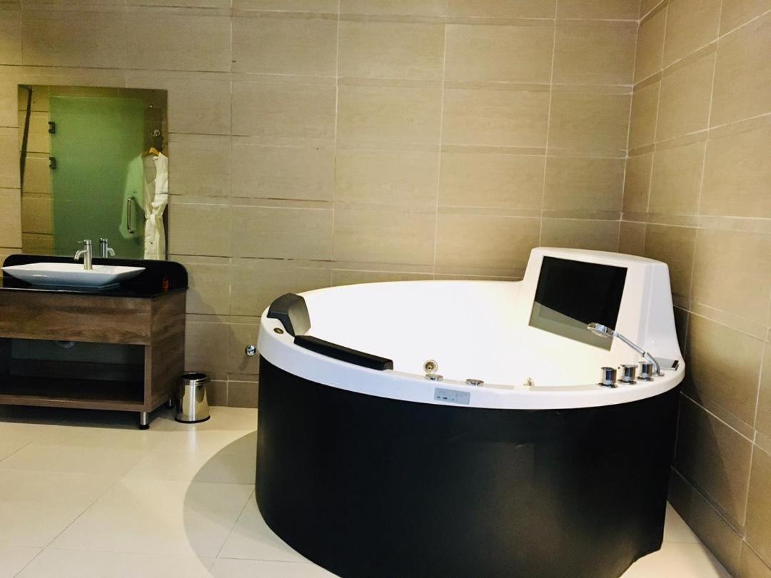 Summerset Continental Hotel Maitama By T E L E Hospitality Abuja Esterno foto