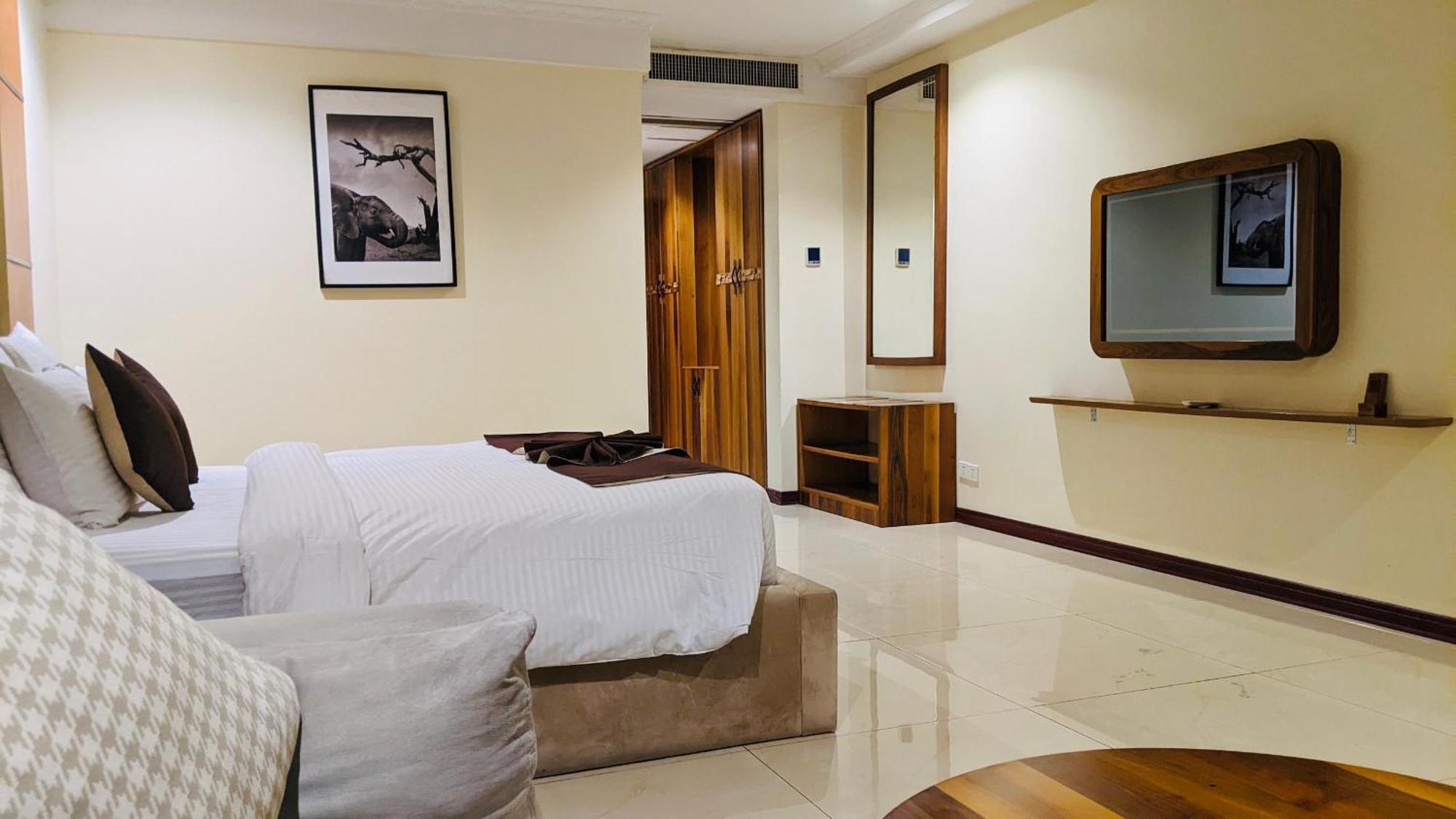 Summerset Continental Hotel Maitama By T E L E Hospitality Abuja Esterno foto